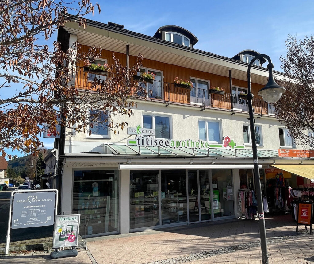 Filiale der Titisee-Apotheke von Außen